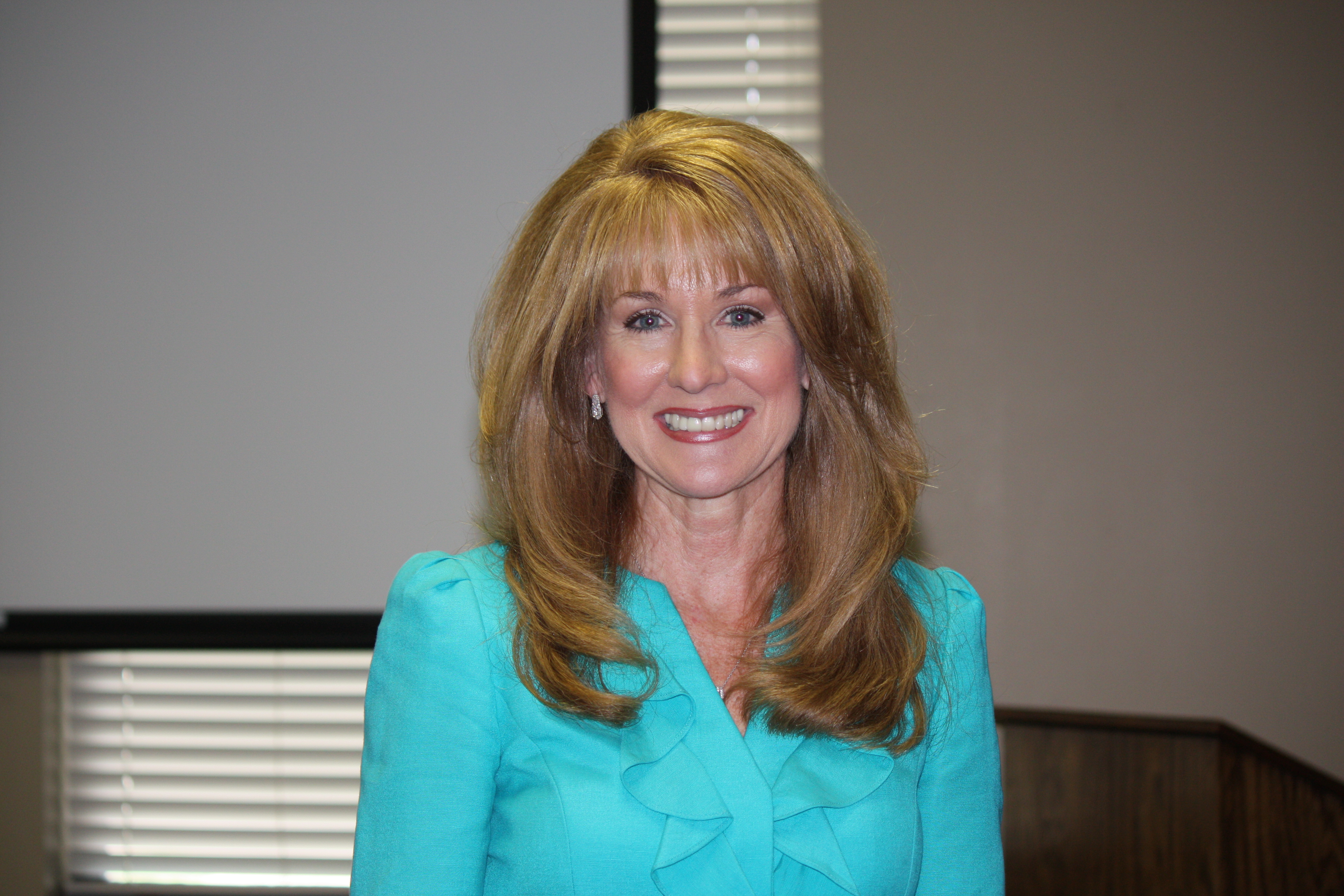 Eastern Women’s Committee honors Trussville superintendent  