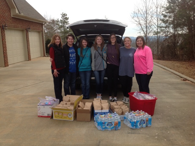HTHS FBLA prepares lunches for homeless