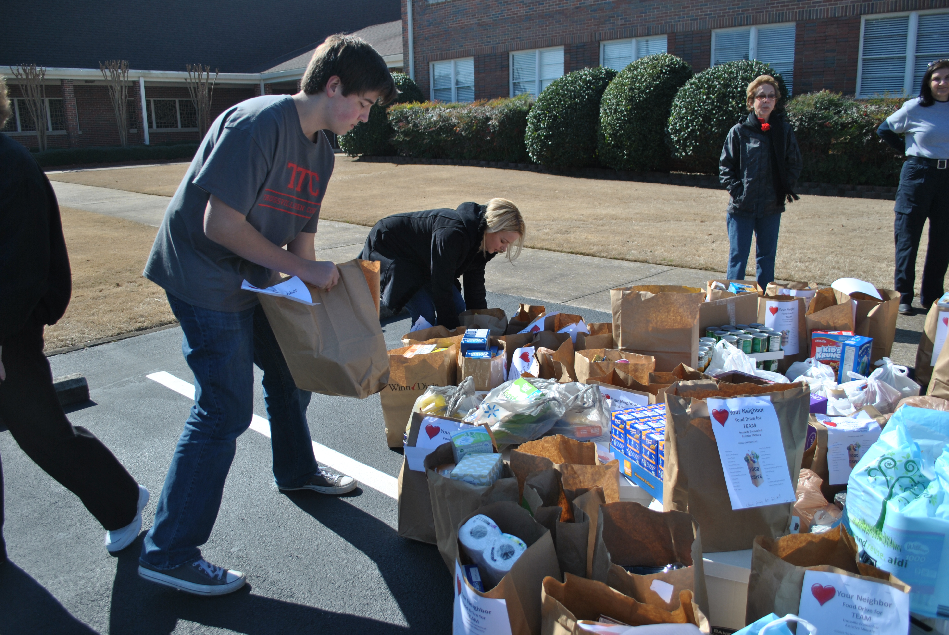 Trussville Chamber to hold food drive to benefit T.E.A.M