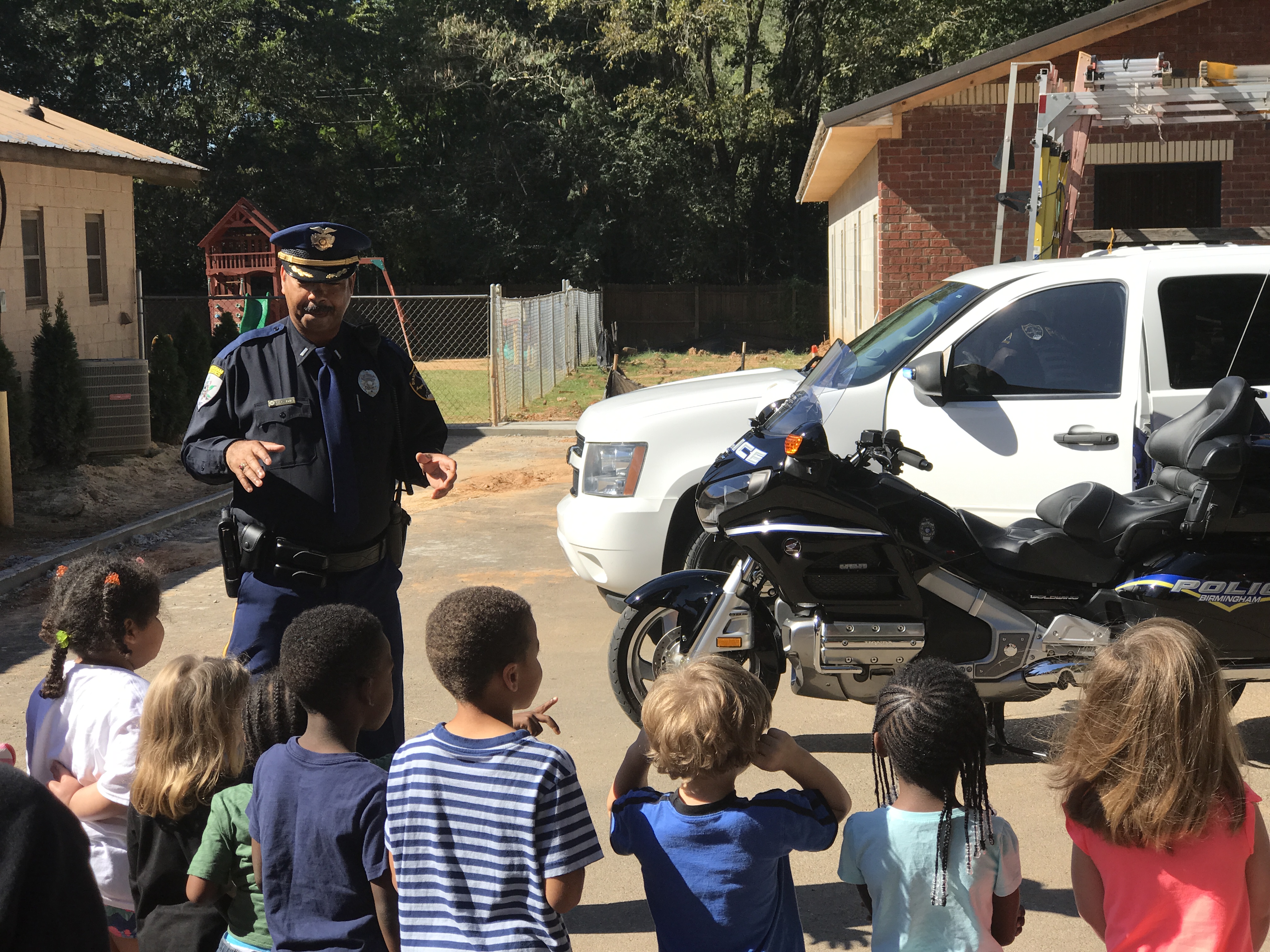 Birmingham police officers visit Trussville Child Development Academy