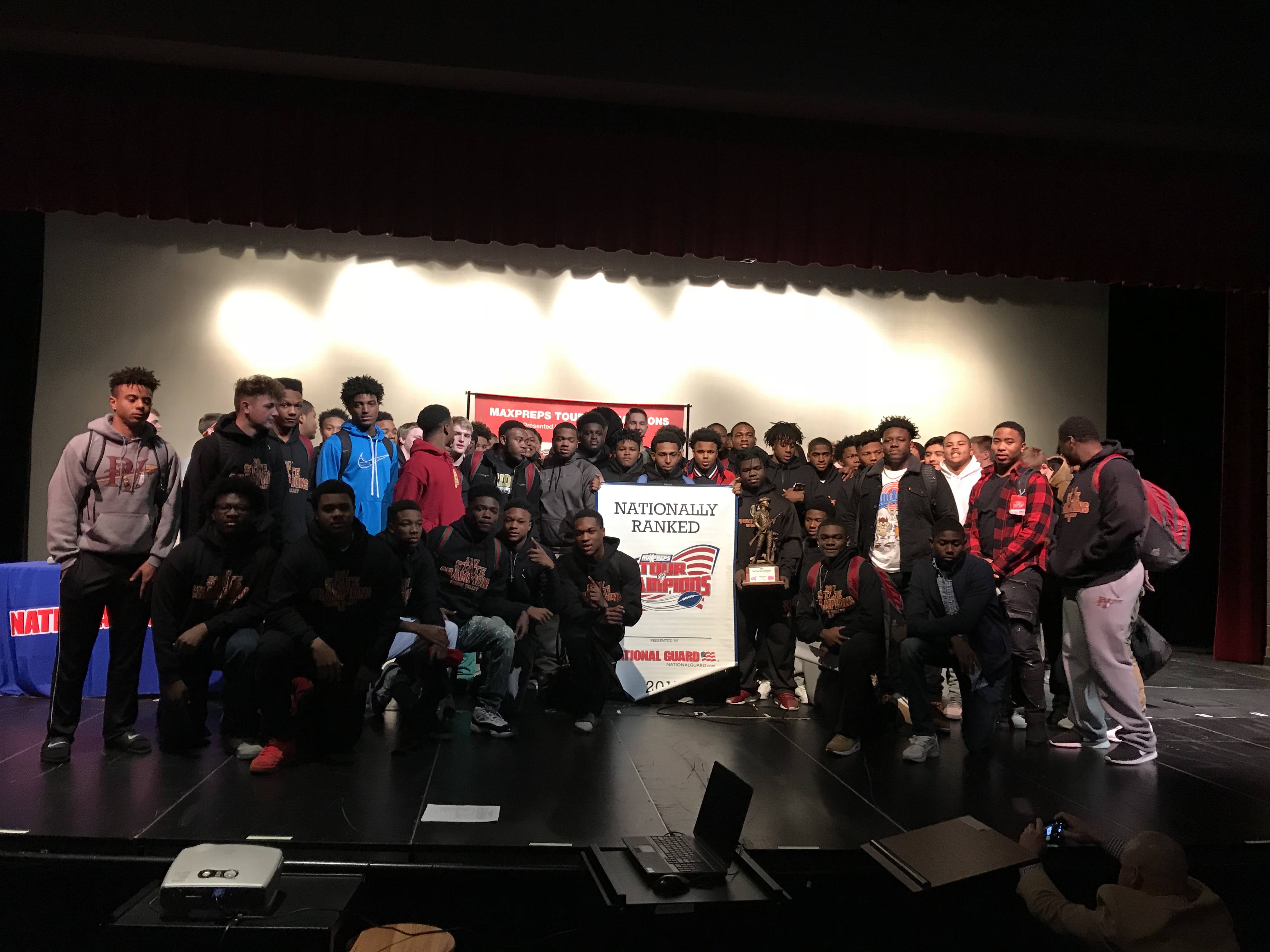Pinson Valley football team honored on MaxPreps Tour of Champions
