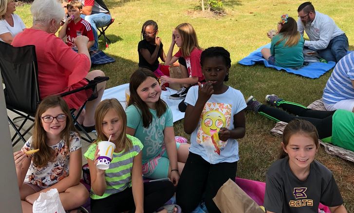 Magnolia Elementary holds its annual Lunch on the Lawn