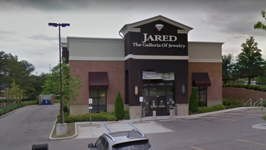 3 masked men use sledgehammers to rob Galleria jewelry store