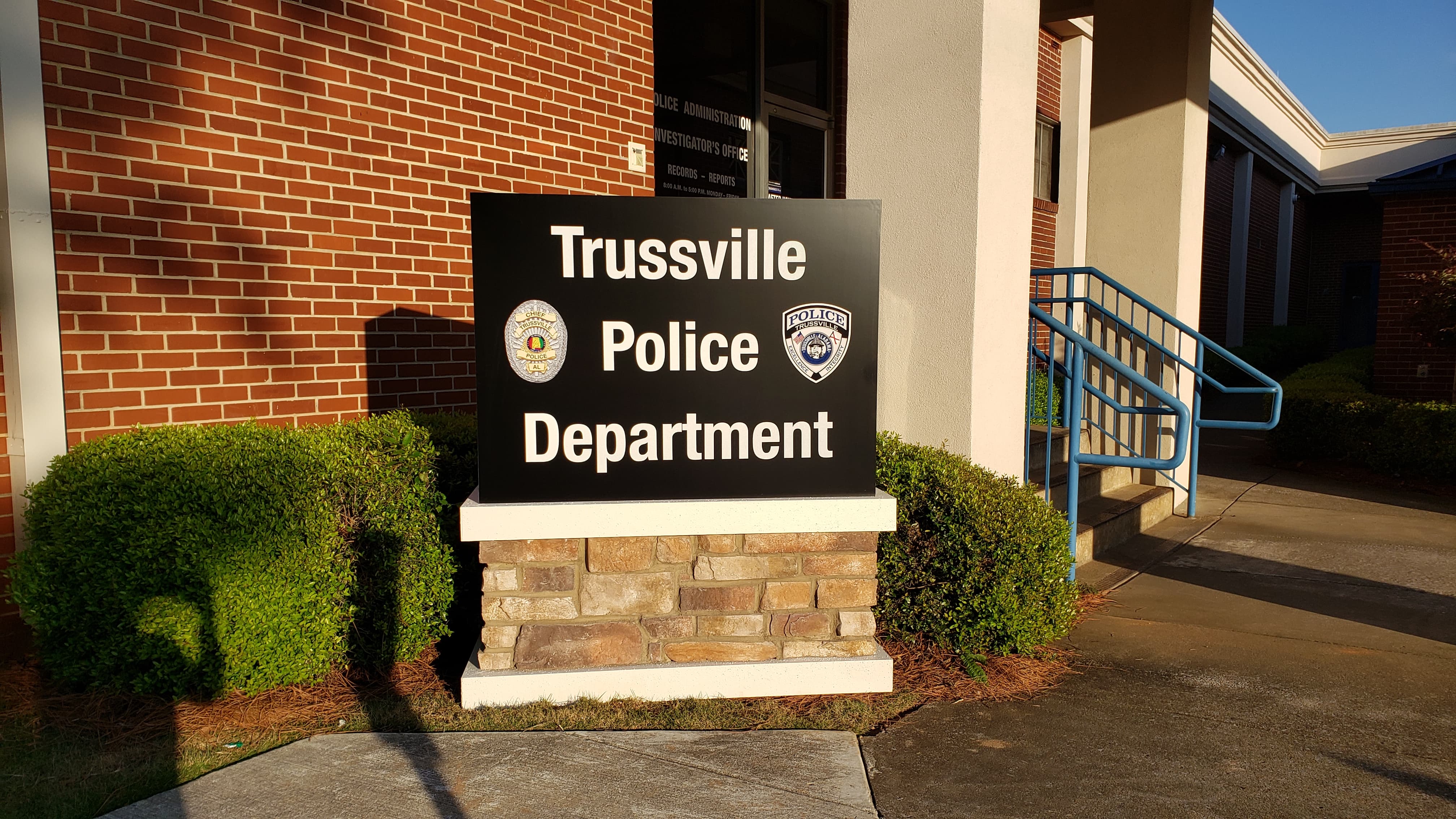Trussville PD installs new signs to ease confusion