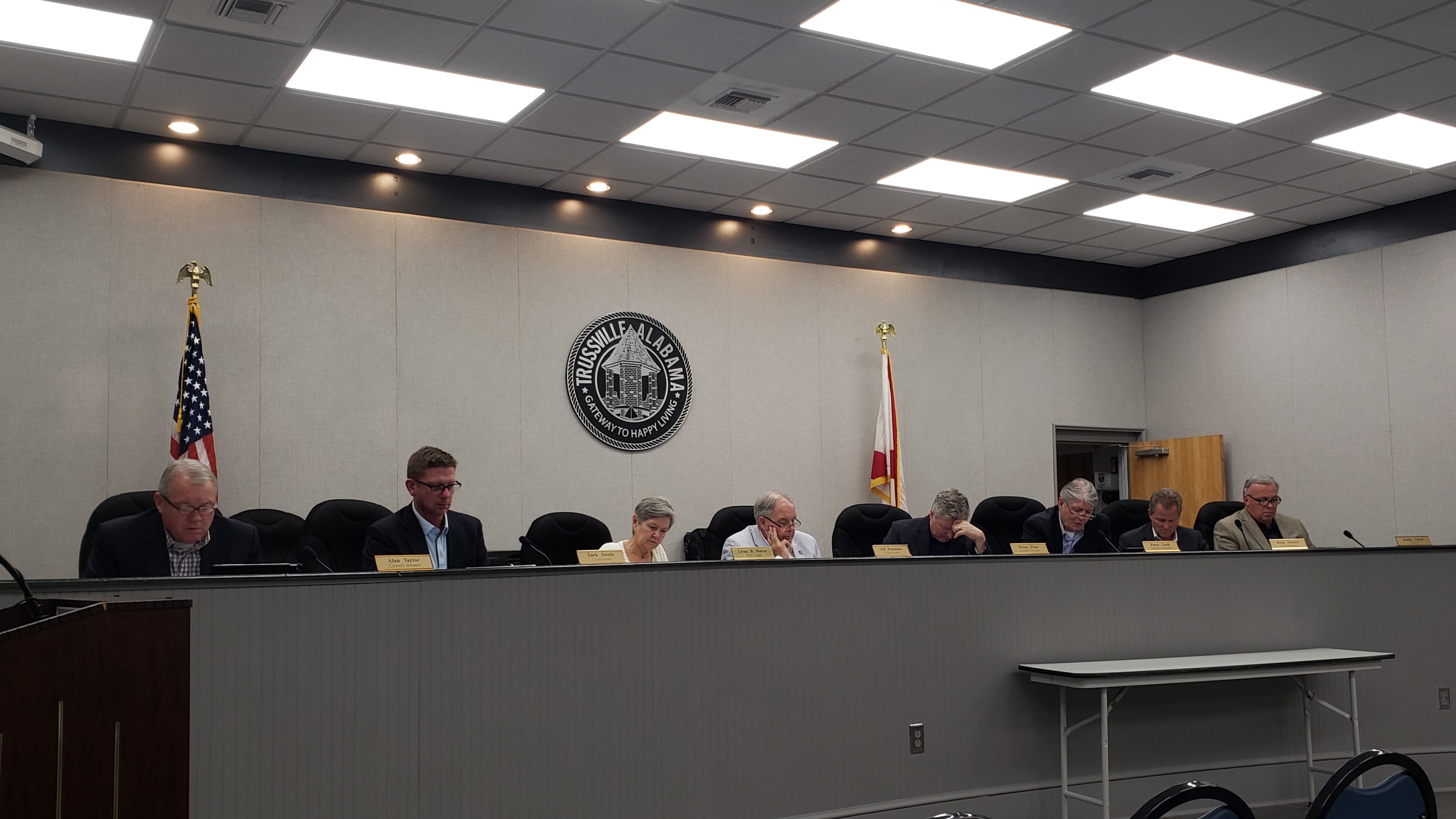 Trussville City Council tables vote on MOU between TCS and police after concerns over language