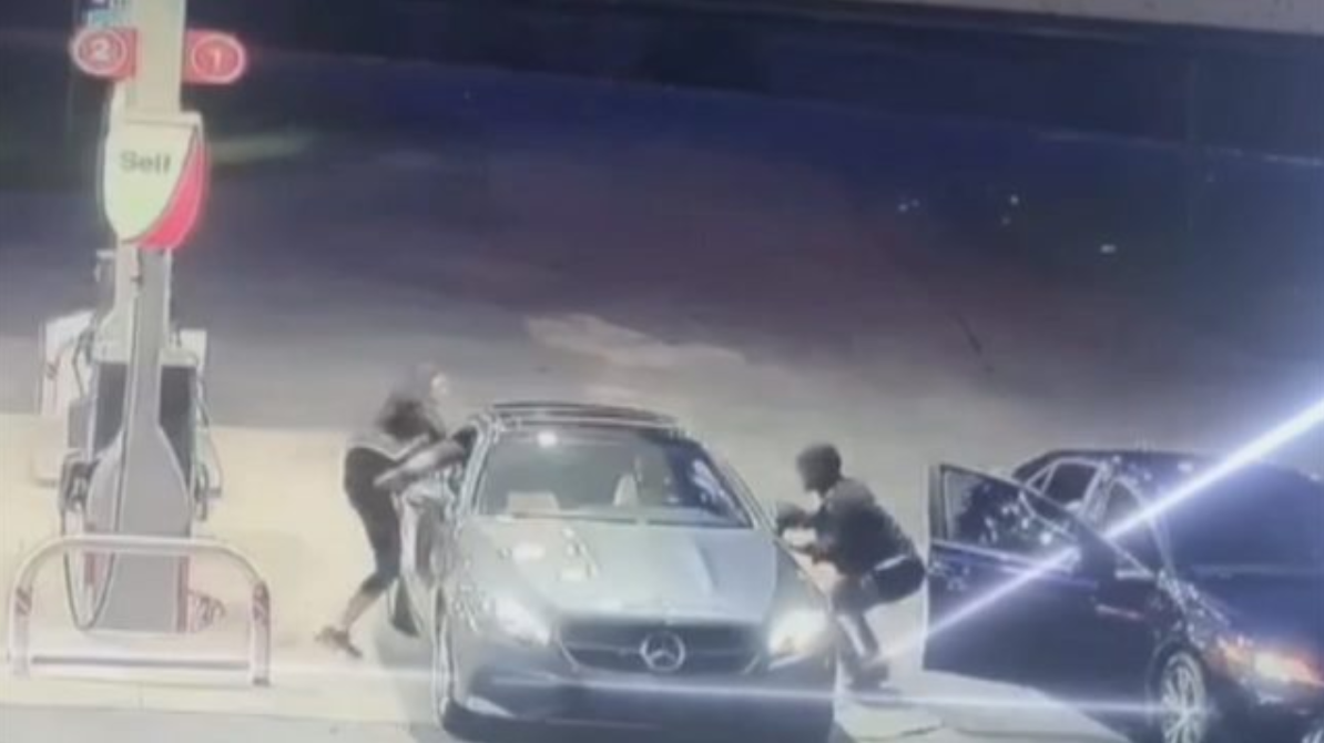 ATLANTA: Woman jumps through car window to save it from thief