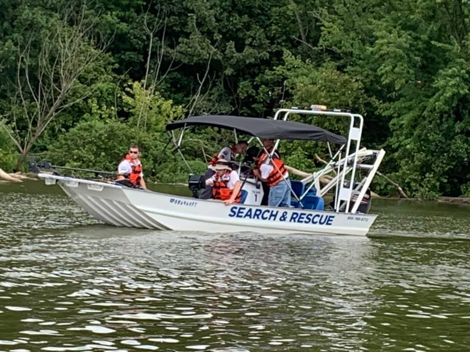Person missing after 2-boat crash on Smith Lake