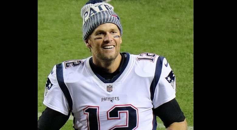 Brady signs 2-year, $70M extension with Patriots