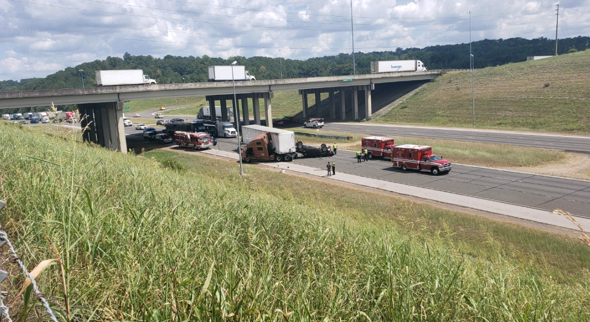 Travel lanes open after 3-vehicle crash on Interstate 59 in  Trussville