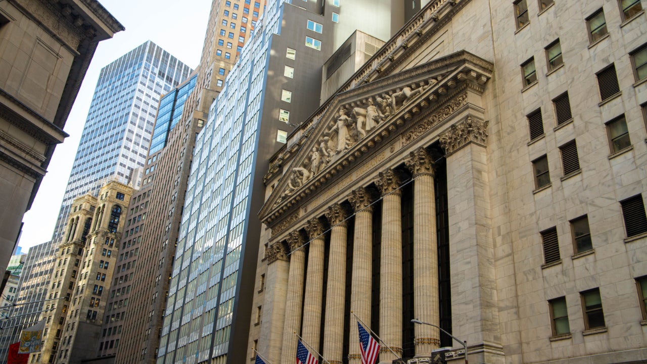 Wall Street rises, pushing S&P 500 back near record high