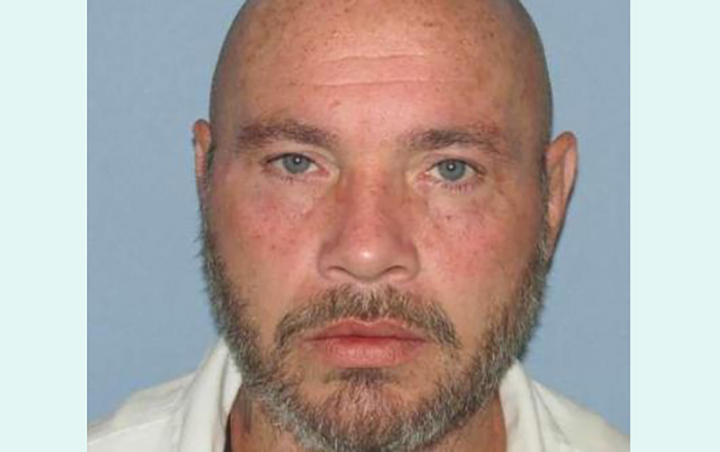 Alabama escapee convicted of murder surrenders