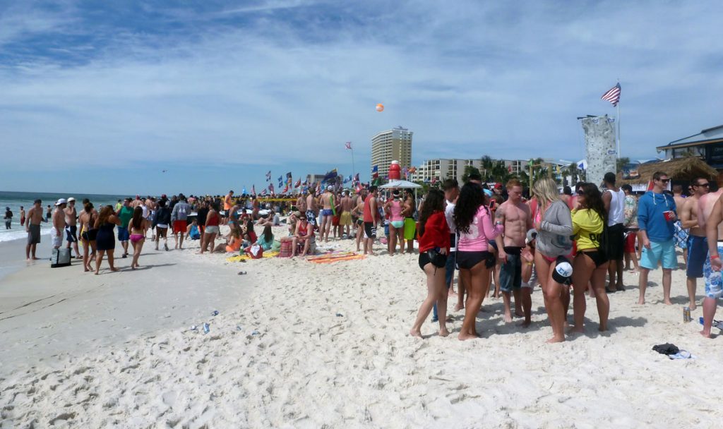 Thousands of spring breakers flock to Florida beaches despite