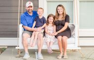 Trussville couple uses photography to bring smiles to neighbors with 'The Front Porch Project'