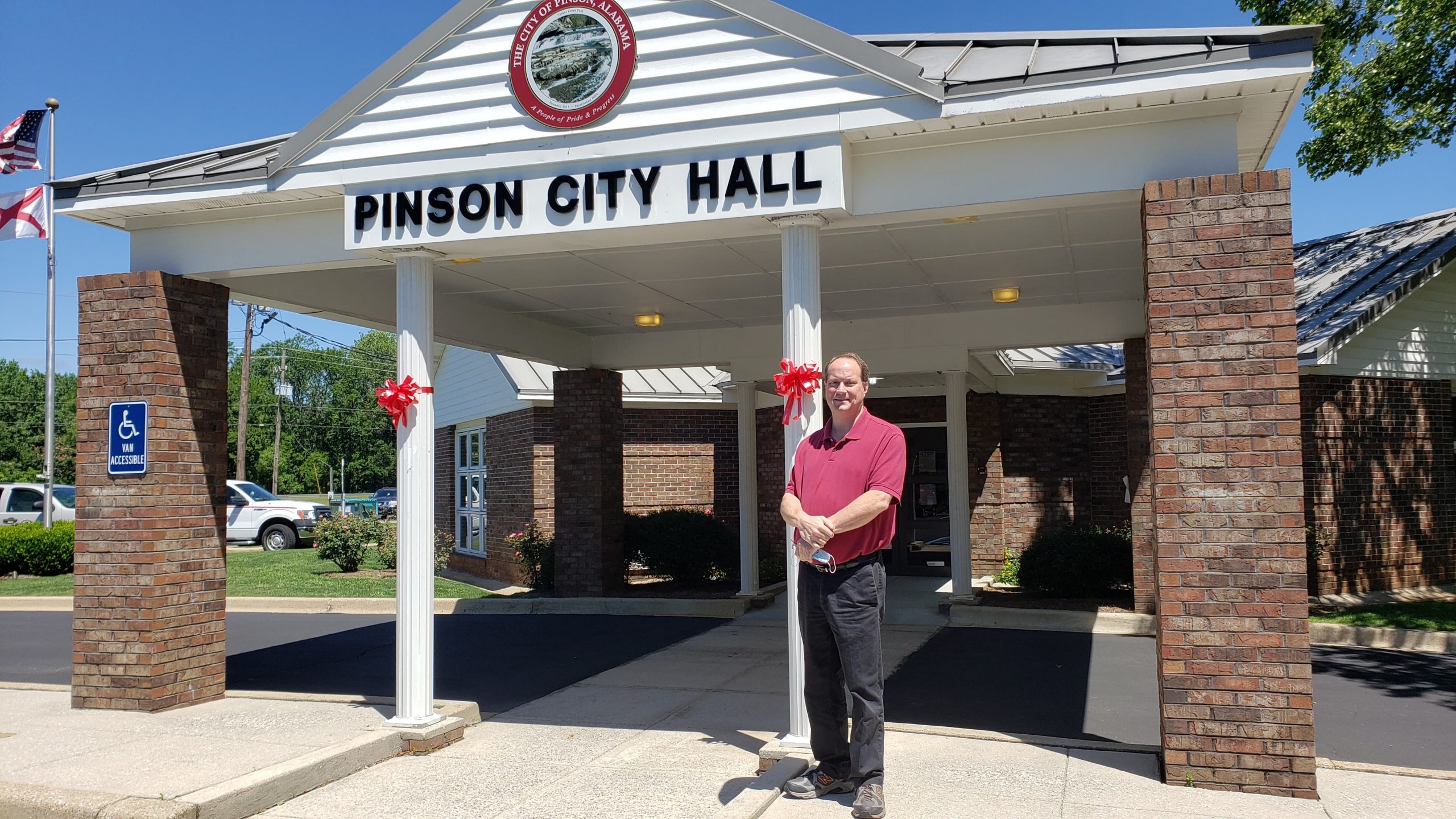 Pinson's Mayor Hoyt Sanders seeks re-election