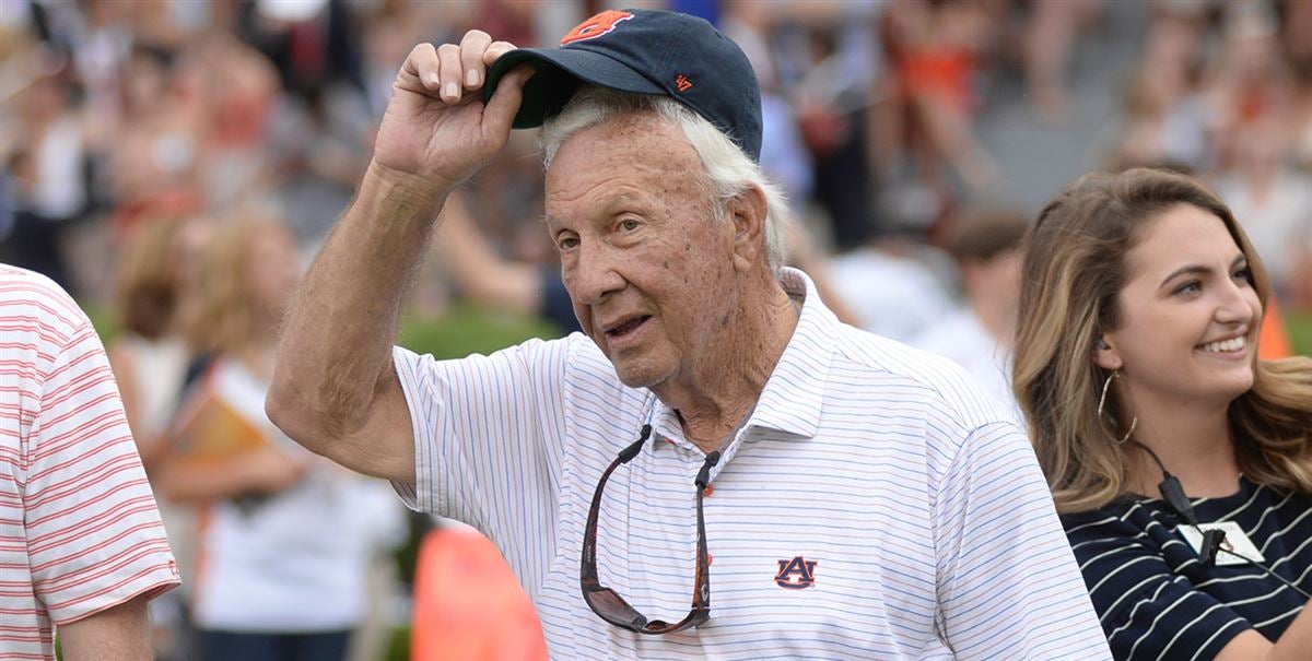 Legendary Auburn football coach Pat Dye dies at 80