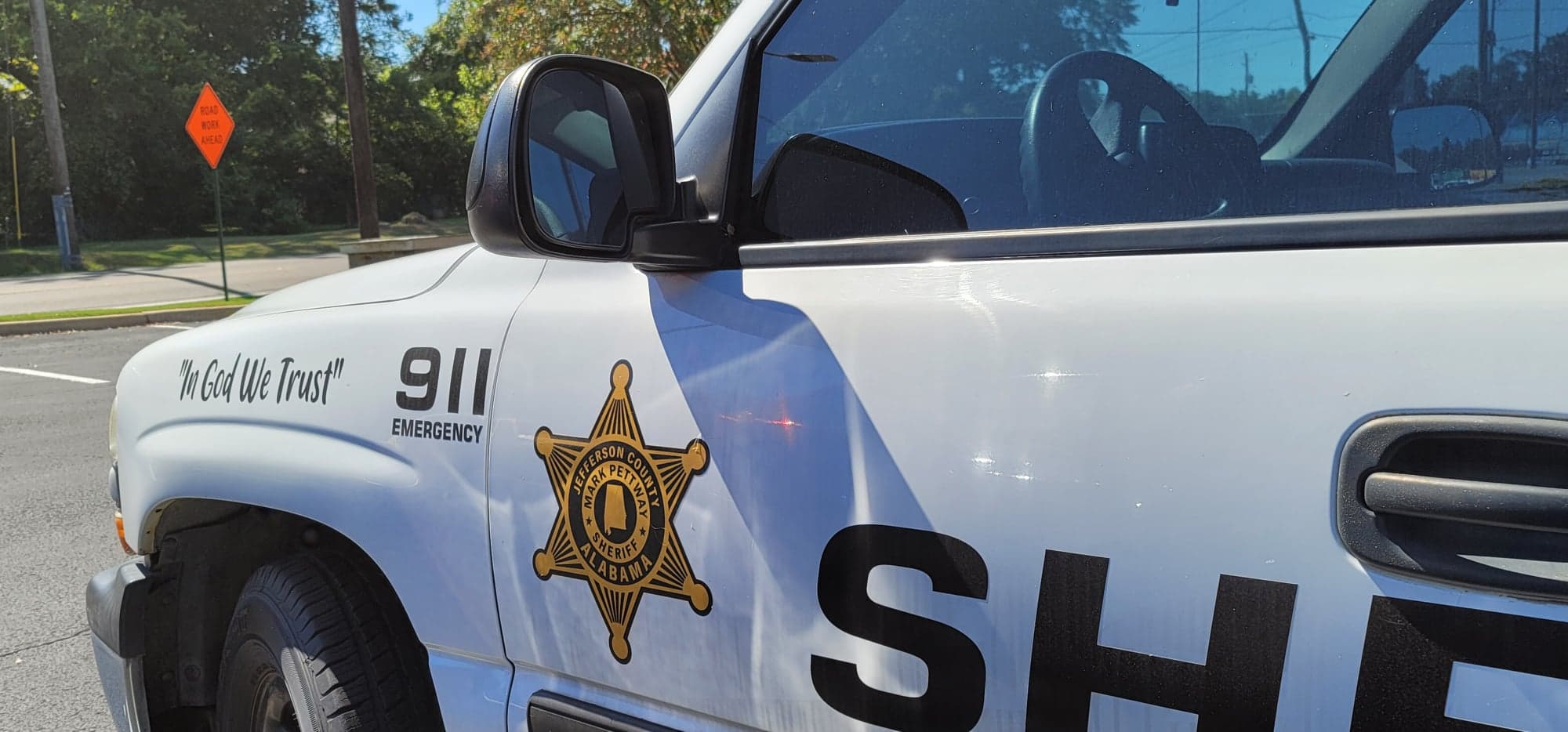 Suspects flee, deputy's vehicle struck in Jefferson County
