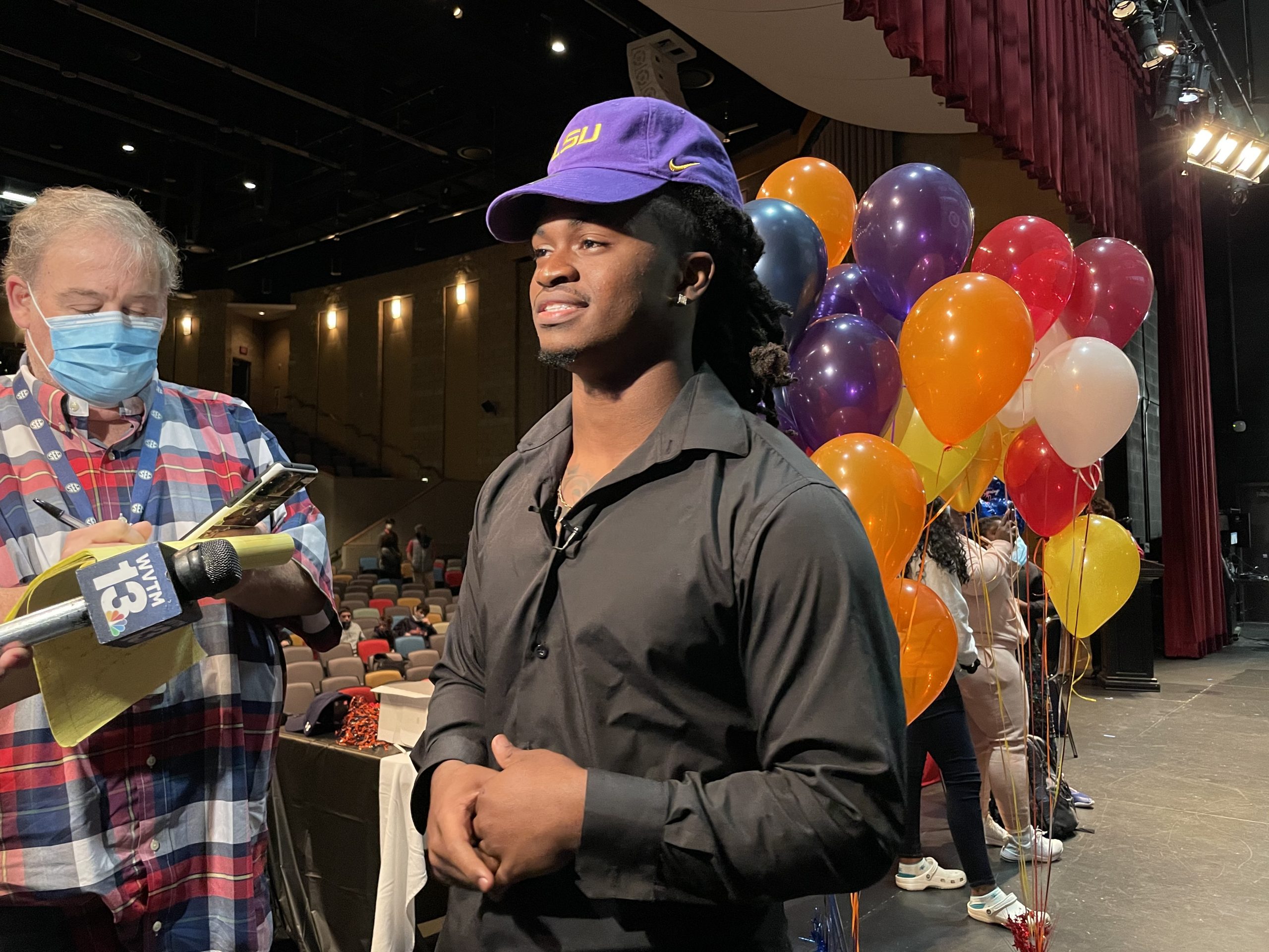 Goodwin inks with LSU during Hewitt-Trussville signing ceremony