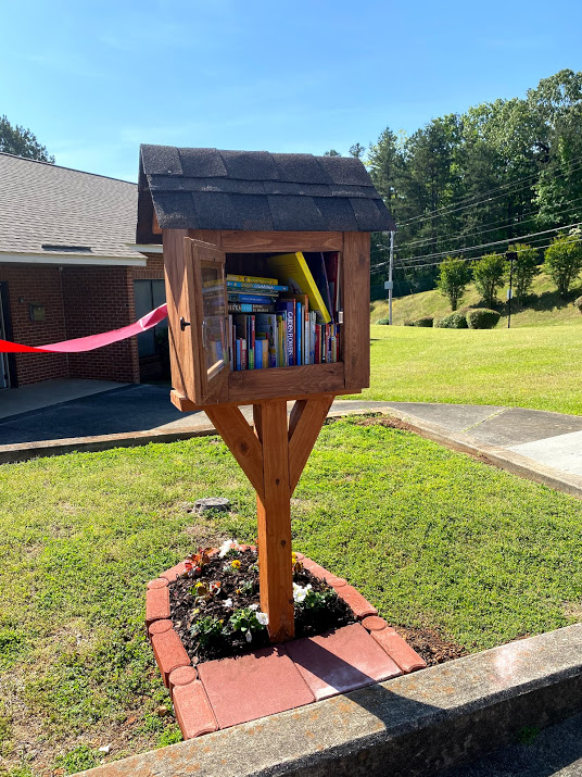 Trussville Rotarians sponsor book nook for housing authority