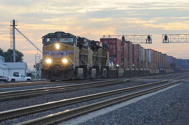 Norfolk Southern employee fatally struck by passing train