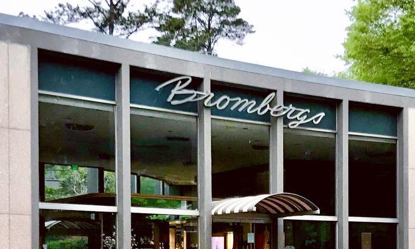 Person wanted on felony charges crashes into Bromberg's while fleeing Mountain Brook police
