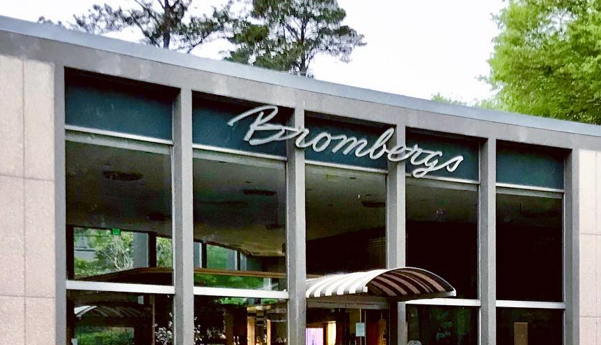 Person wanted on felony charges crashes into Bromberg's while fleeing Mountain Brook police